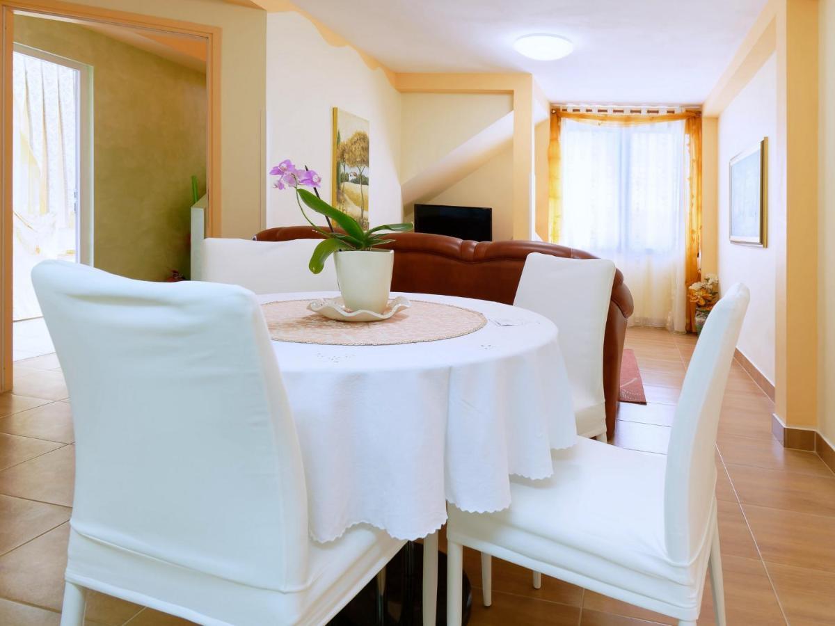 Holiday Home Nevena By Rent Istria Buje Esterno foto