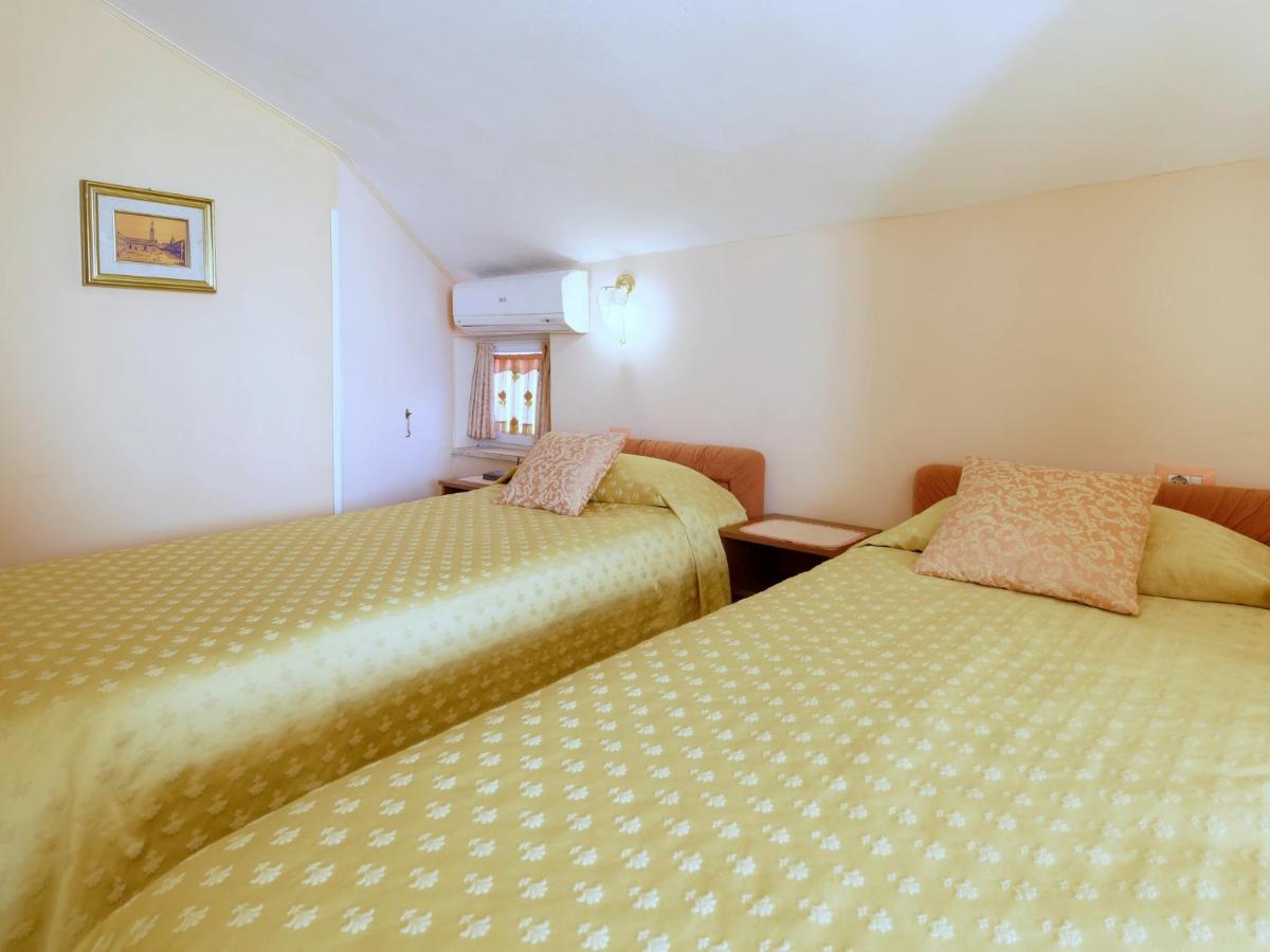 Holiday Home Nevena By Rent Istria Buje Esterno foto