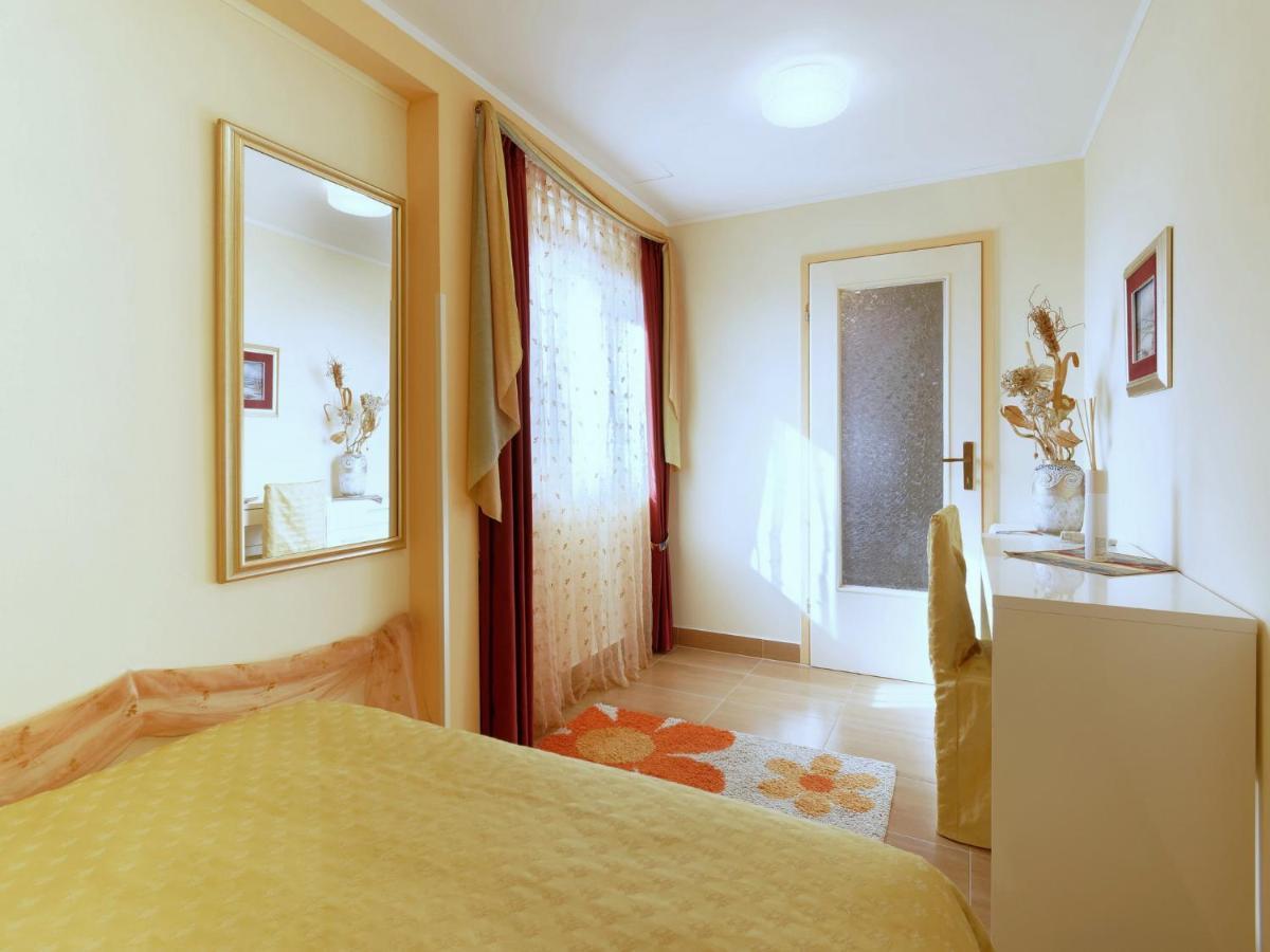 Holiday Home Nevena By Rent Istria Buje Esterno foto