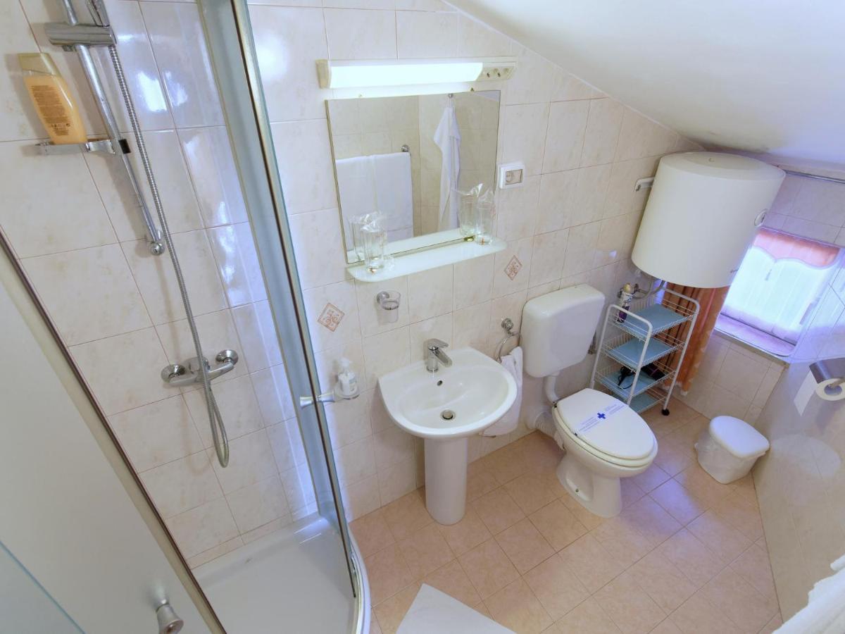 Holiday Home Nevena By Rent Istria Buje Esterno foto
