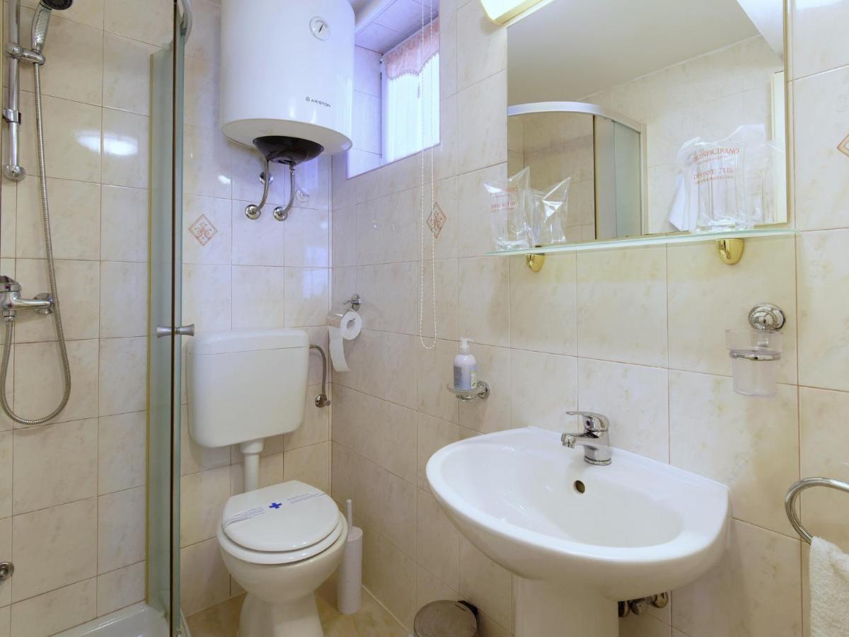 Holiday Home Nevena By Rent Istria Buje Esterno foto