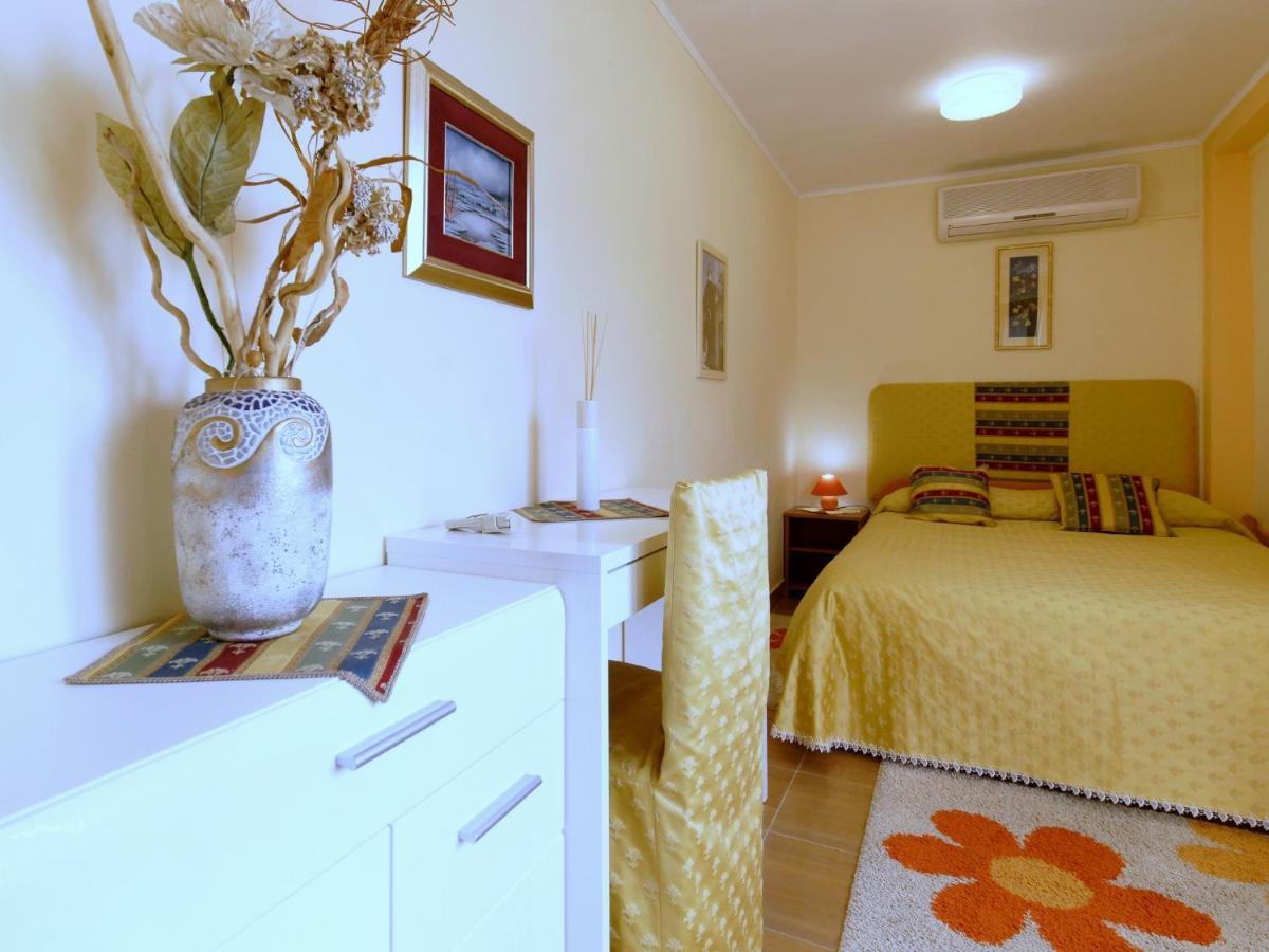 Holiday Home Nevena By Rent Istria Buje Esterno foto