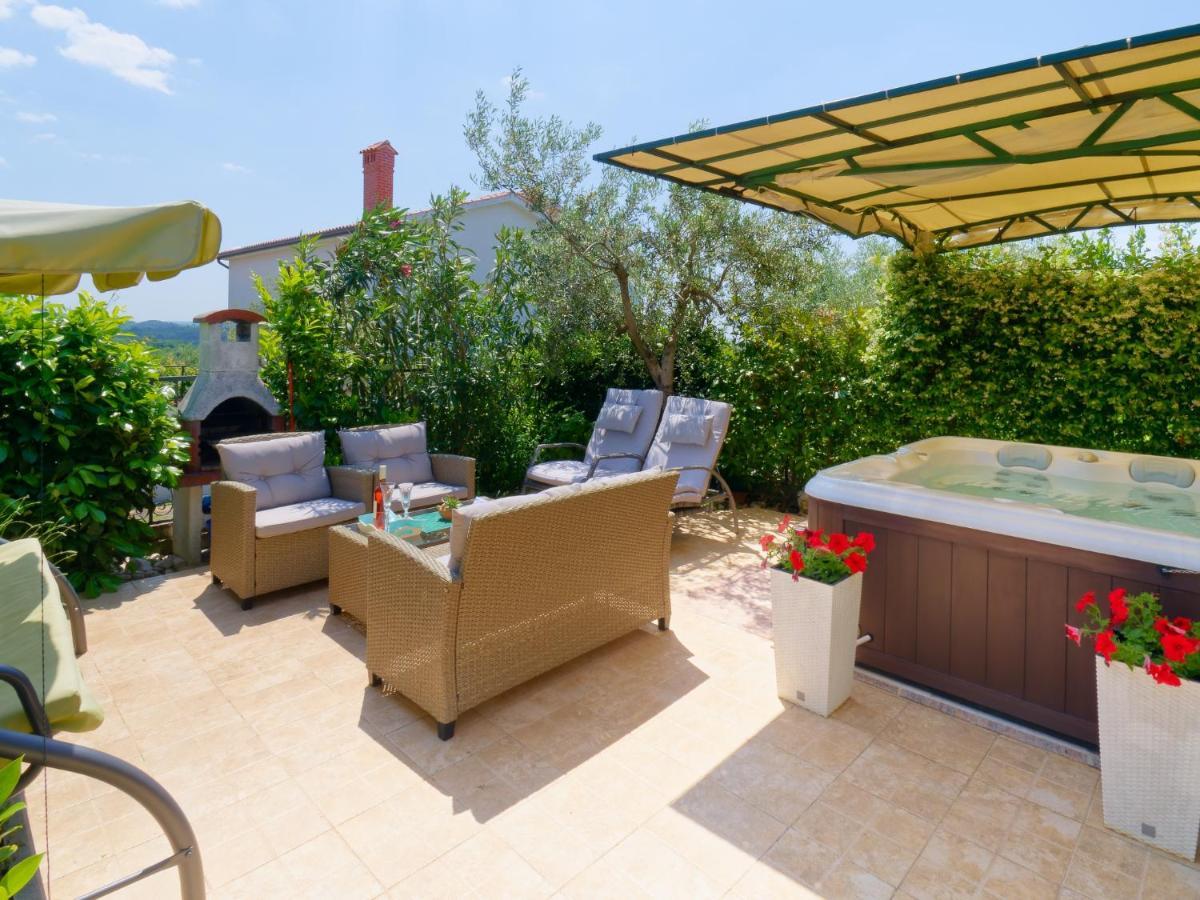 Holiday Home Nevena By Rent Istria Buje Esterno foto