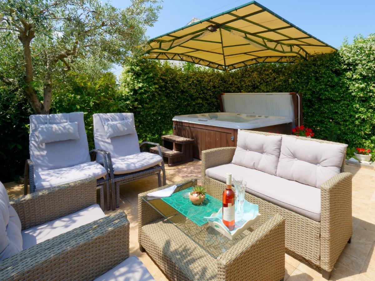 Holiday Home Nevena By Rent Istria Buje Esterno foto