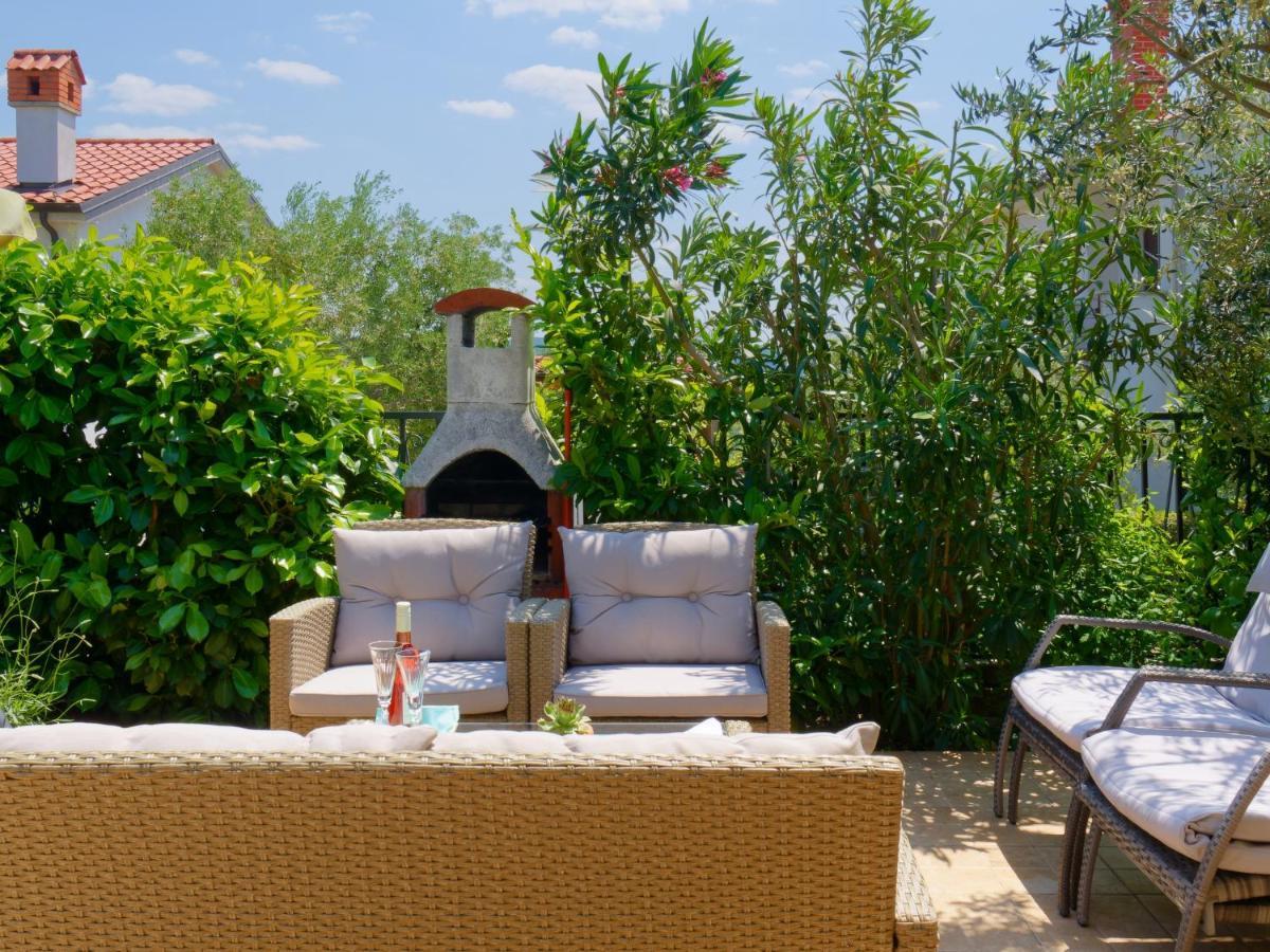 Holiday Home Nevena By Rent Istria Buje Esterno foto