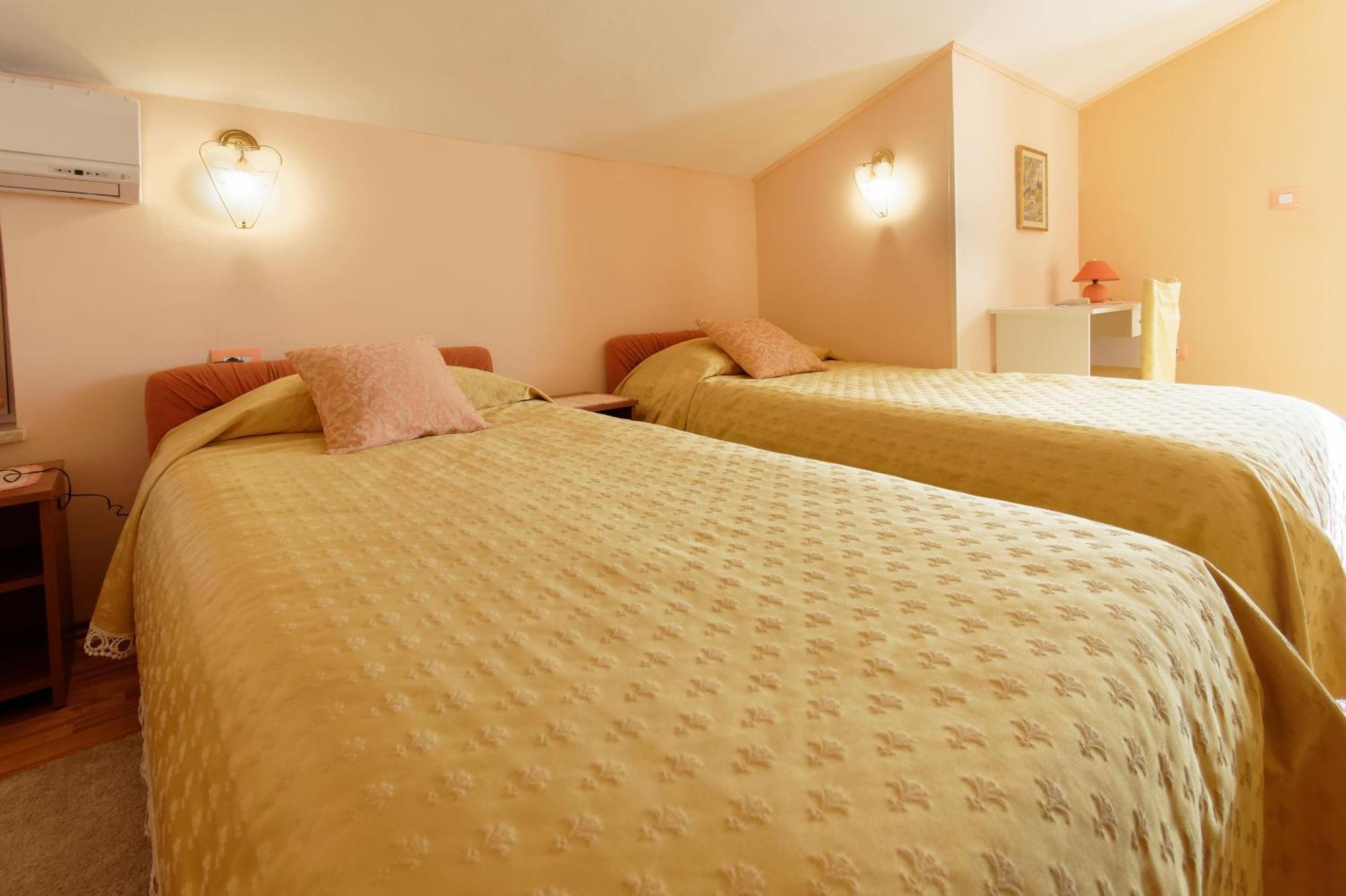 Holiday Home Nevena By Rent Istria Buje Camera foto